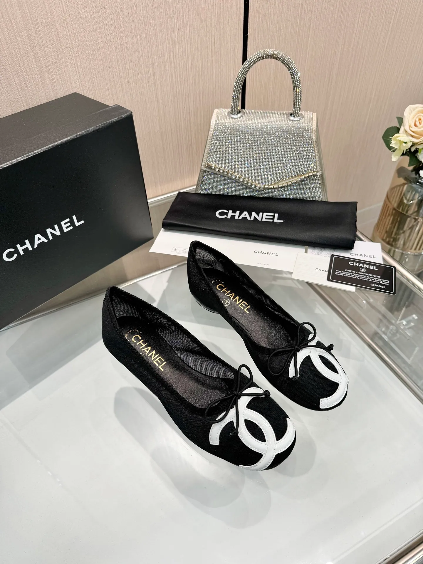 👟👟Ex-factory price 480👟👟 | ²⁰²5 𝐬𝐬 🤍🤎𝐂𝐇𝐀𝐍𝐄𝐋 Chanel 26A catwalk style handmade Mary Jane women's shoes. Ballet shoes are so amazing, the bow pattern is so cute! Even if I don’t wear flat shoes, I can’t resist the temptation! The second recommended pair of Chanel logo women's shoes has great texture and is versatile. It is made of lambskin and has an original two-color outsole. Size: 35-40 (41 can be customized and cannot be returned or exchanged)
